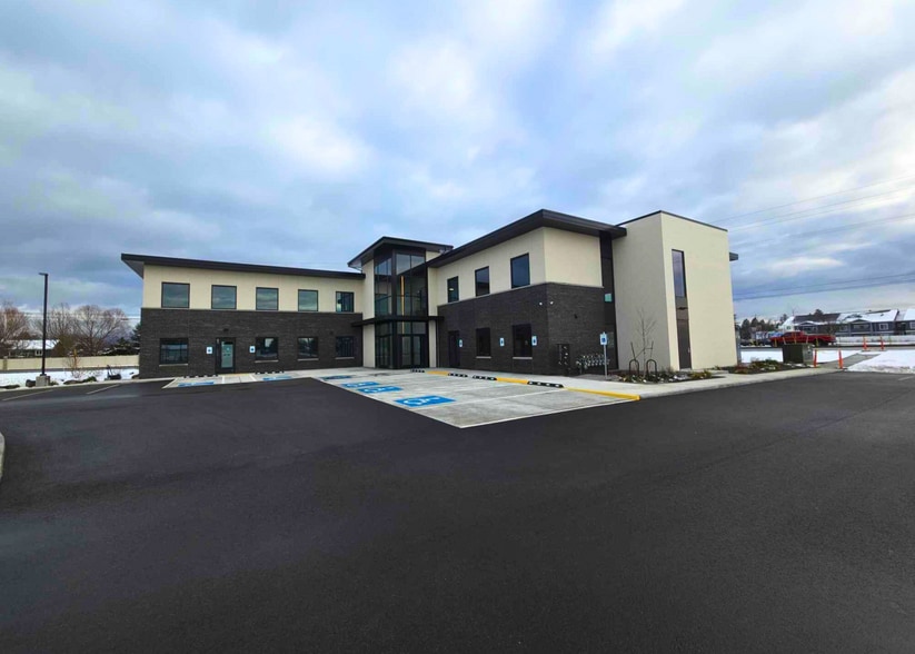 More Photos Of 1701 Prairie, Hayden Medical For Lease