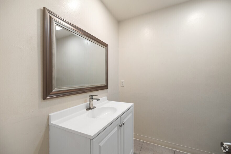 More Photos Of 495 Twin Palms Dr, Palm Springs Apartments For Sale
