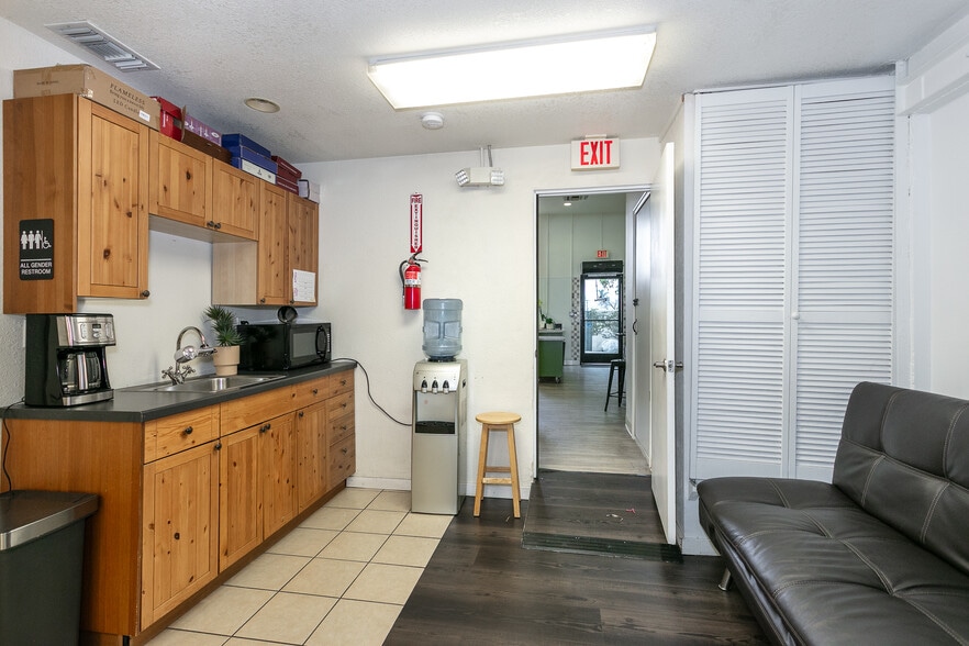 More Photos Of 605 Azusa, Azusa Storefront Retail Office For Sale