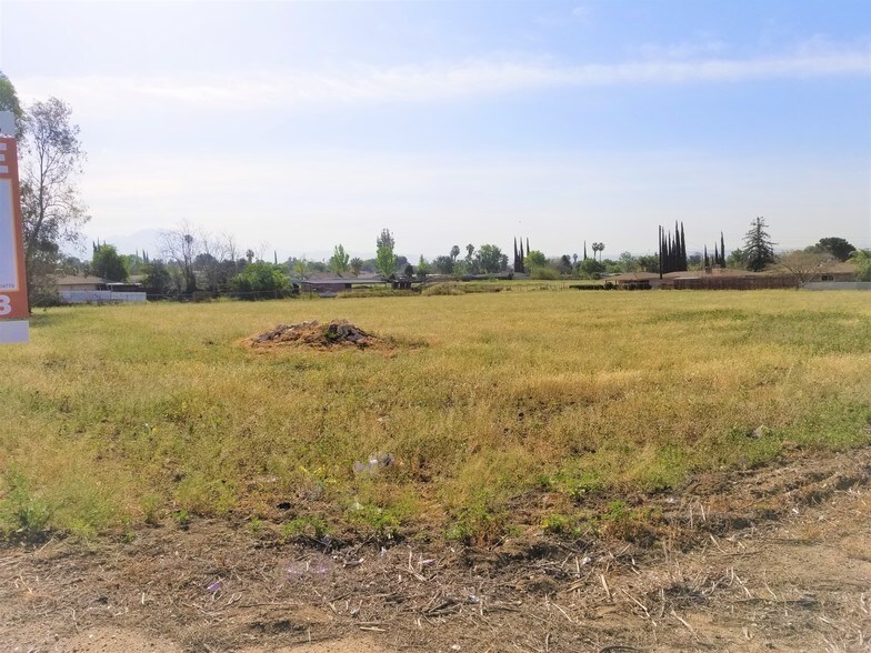 More Photos Of 6909 Victoria Ave, Highland General Retail For Lease