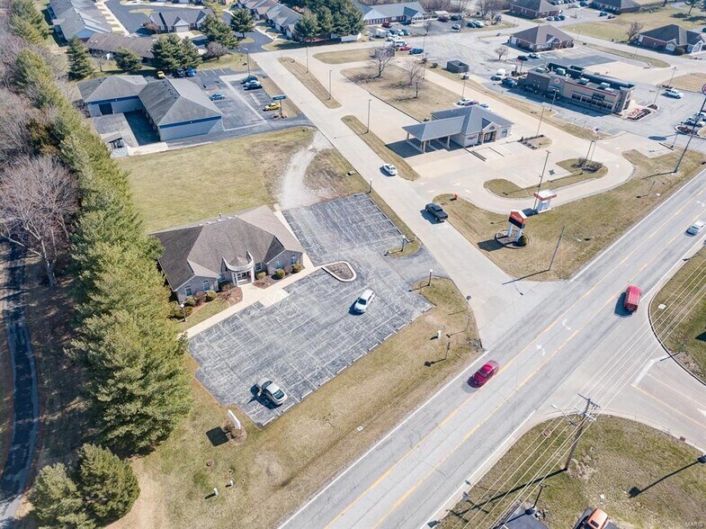 More Photos Of 824 N Market St, Waterloo Medical For Sale