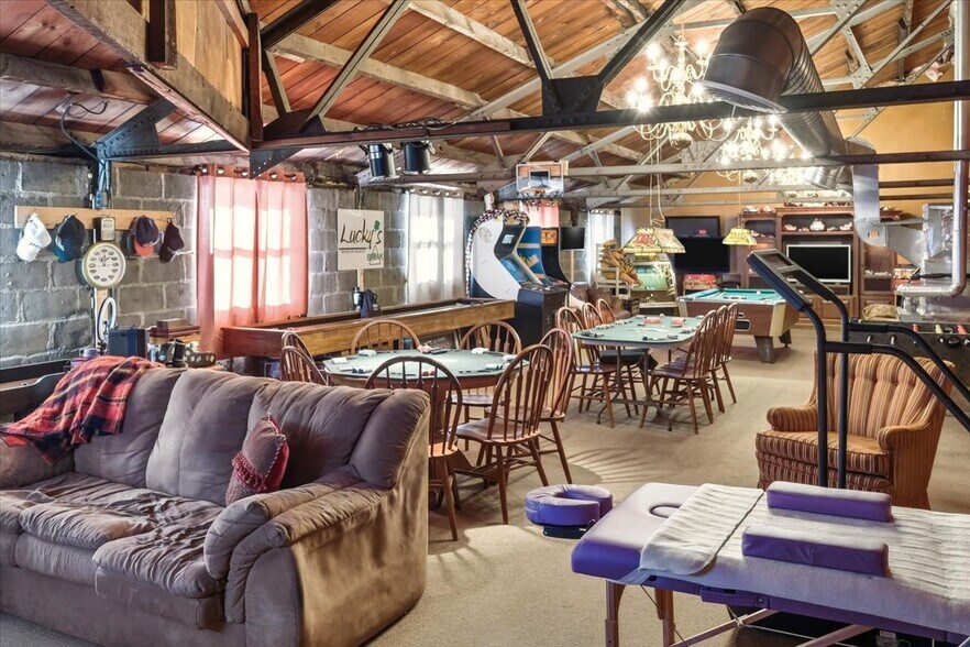 More Photos Of 409 W Gambier St, Mount Vernon Flex For Sale