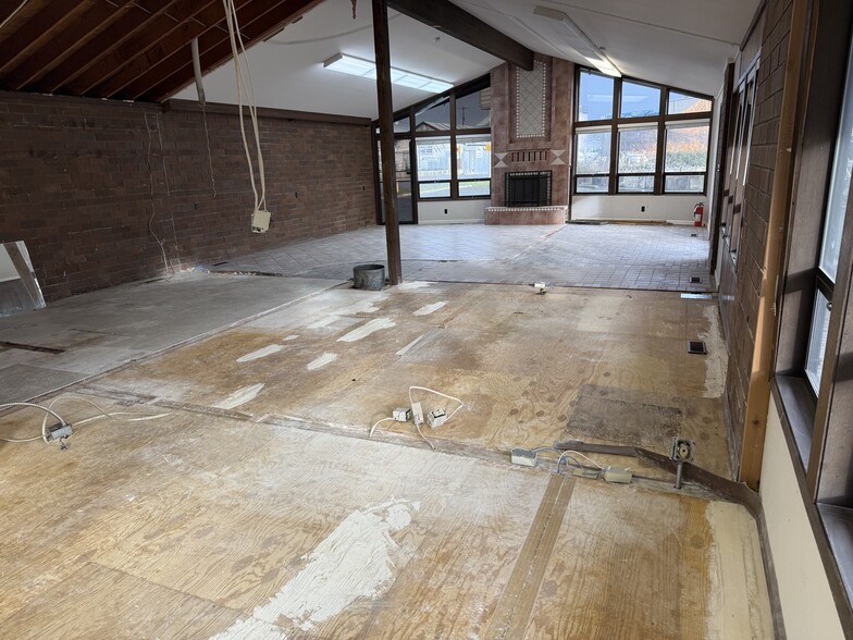 More Photos Of 720 Marine Dr, Port Angeles General Retail For Lease