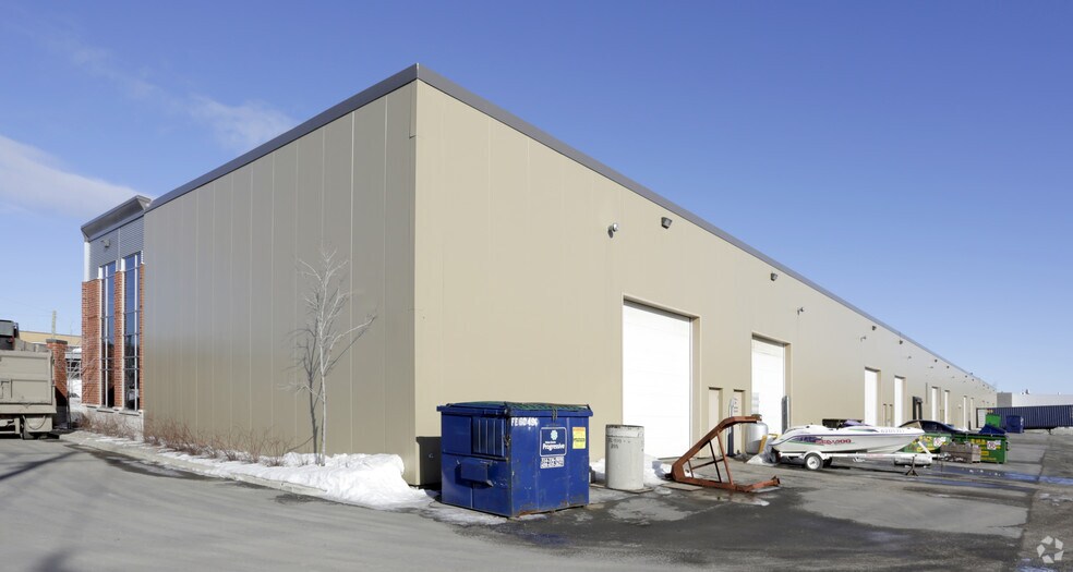 More Photos Of 1327-1347 Rue Nationale, Terrebonne Warehouse For Lease