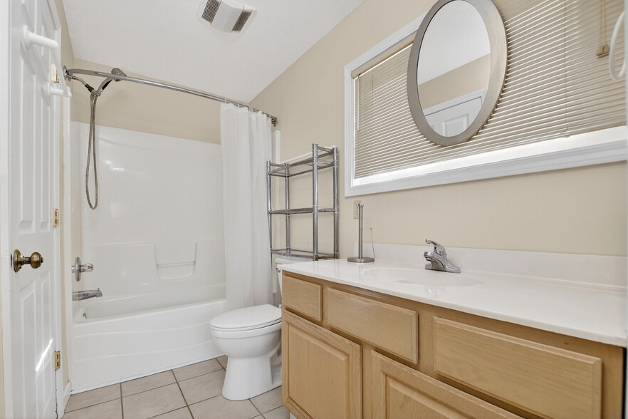 More Photos Of 240 W Main St, Blue Ridge Office For Sale