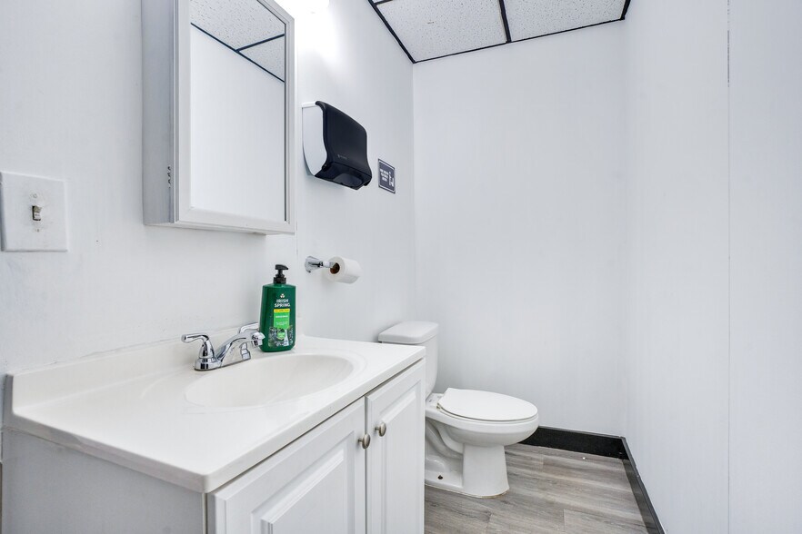 More Photos Of 120 W Carroll St, Kissimmee Industrial For Sale