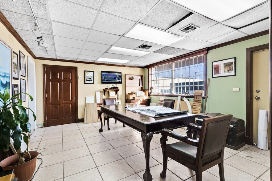 More Photos Of 1051 E 24th St, Hialeah Warehouse For Sale