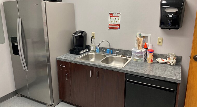 More Photos Of 1001-1067 Technology Park Dr, Glen Allen Light Distribution For Lease