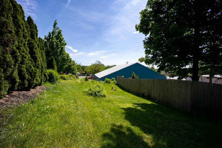 More Photos Of 180-190 S Clinton St, Doylestown Showroom For Sale