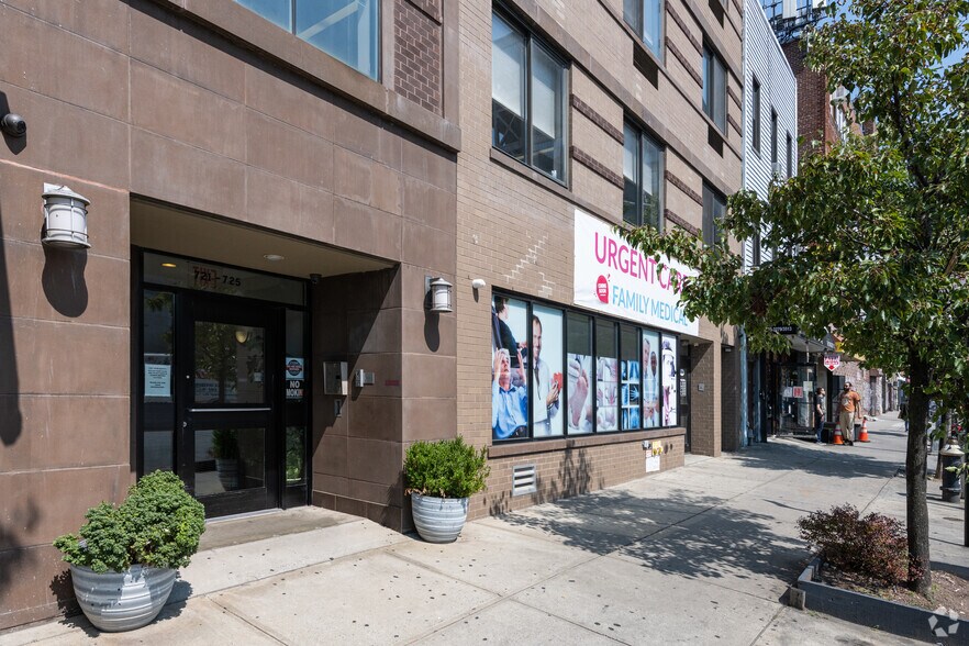 More Photos Of 721 Flushing Ave, Brooklyn Apartments For Lease