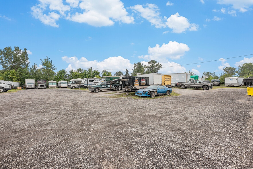 More Photos Of 33833 Garnet St, Clinton Township Self Storage For Sale