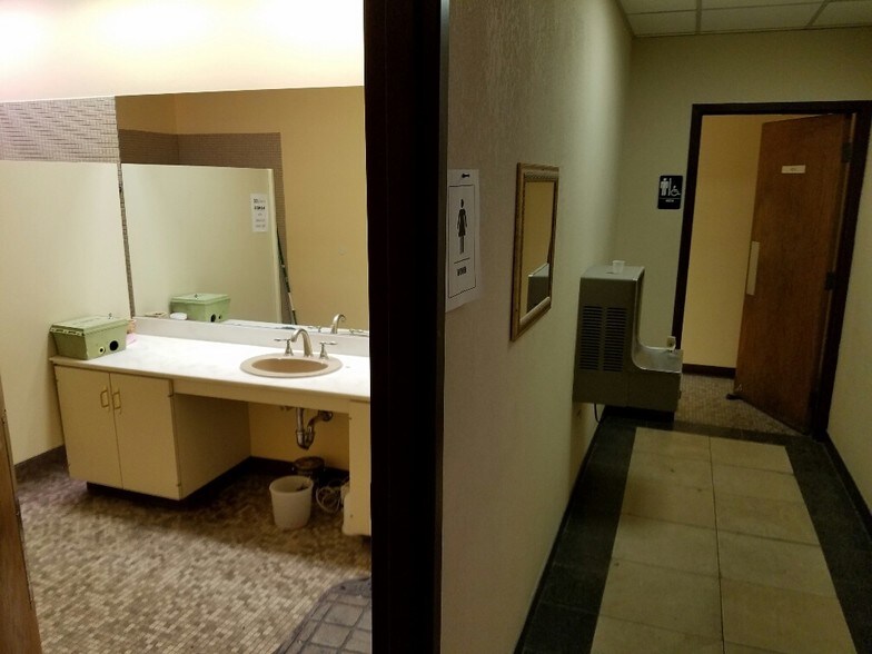 More Photos Of 5040 Edna Ave, Las Vegas Office For Lease