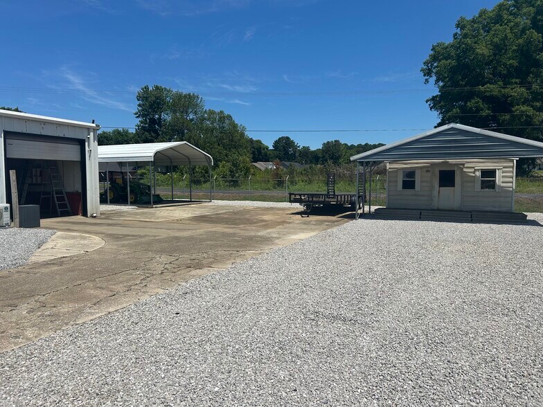 More Photos Of 5939 US-72 Hwy, Killen Freestanding For Lease