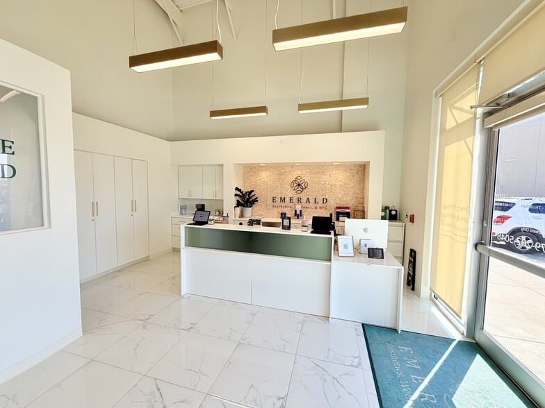 More Photos Of 4305 S Pleasant Crossing Blvd, Rogers Storefront Retail Office For Lease