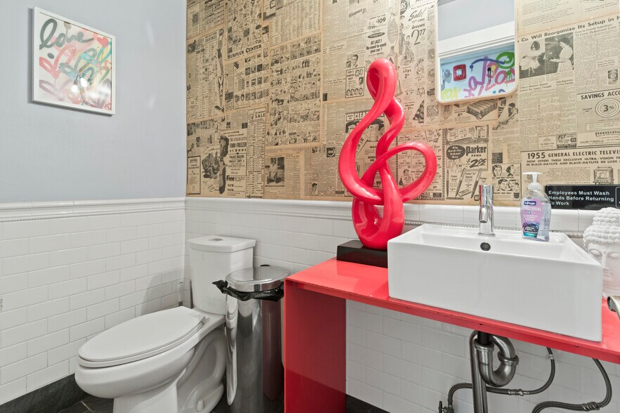 More Photos Of 700 S 5th St, Philadelphia Apartments For Sale