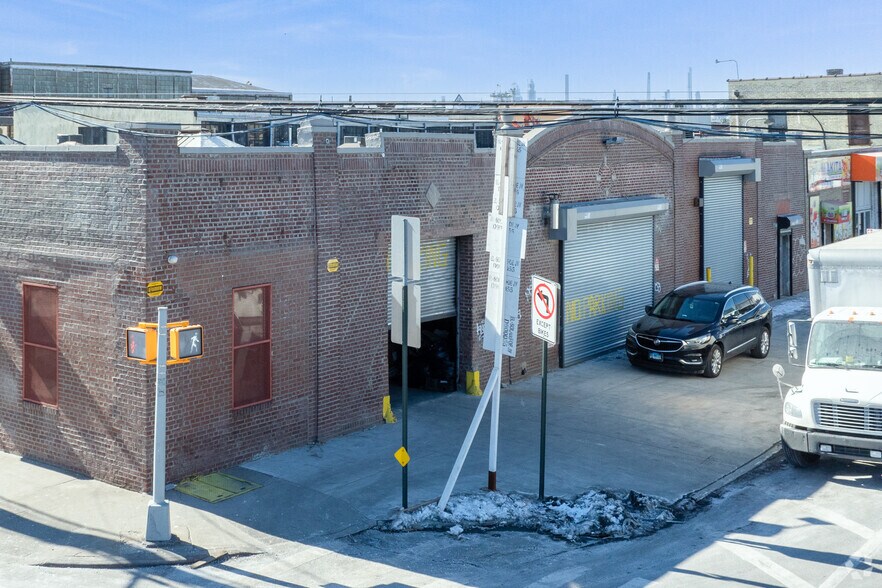 Primary Photo Of 1194 Randall Ave, Bronx Industrial For Lease