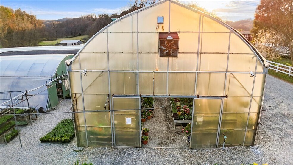 More Photos Of 1356 Coopers Cove Rd, Hardy Specialty For Sale