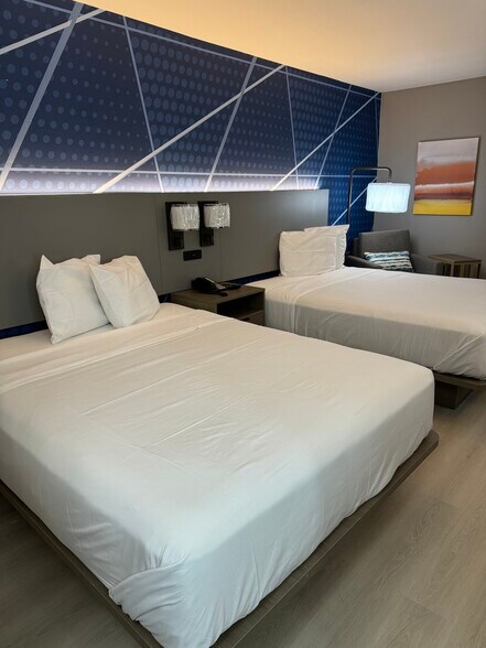 More Photos Of 16900 Halsted St, Harvey Hotel For Sale