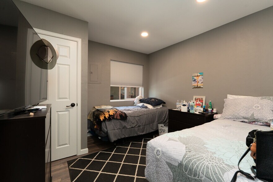 More Photos Of 1624 E Main St, Montrose Hotel For Sale