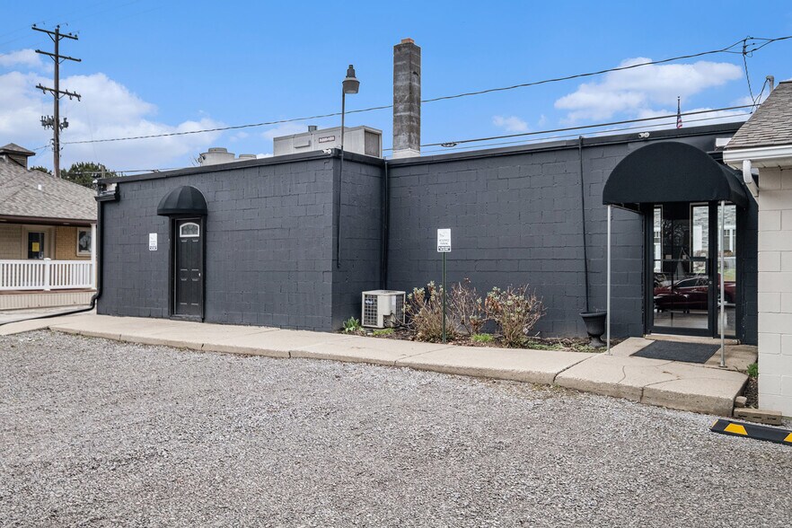 More Photos Of 8127 Miller Rd, Swartz Creek Office For Sale