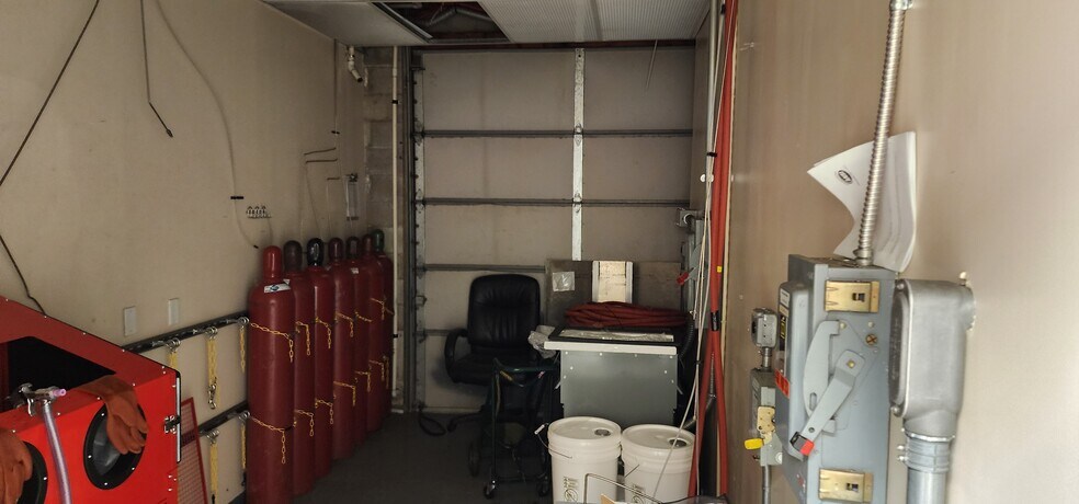 More Photos Of 116 Corporate Blvd, South Plainfield Warehouse For Lease