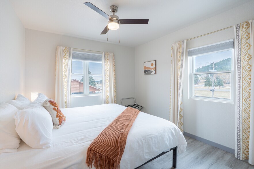 More Photos Of 632 Mount Rushmore Rd, Custer Specialty For Sale