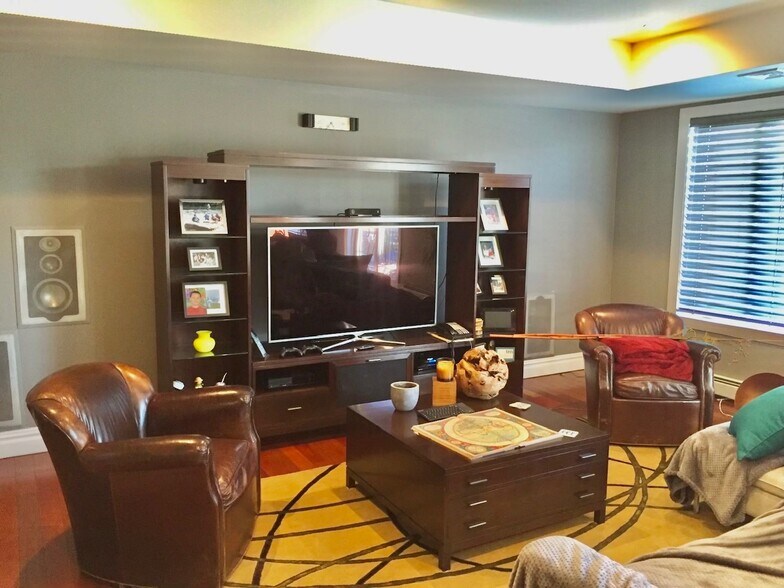 More Photos Of 3129 Perry Ave, Bronx General Retail For Sale