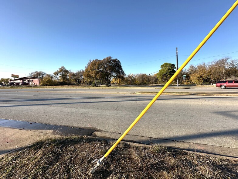 More Photos Of 2320 E Berry St, Fort Worth Flex For Sale