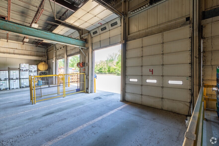 More Photos Of 401 E 5th St, Pinconning Distribution For Lease