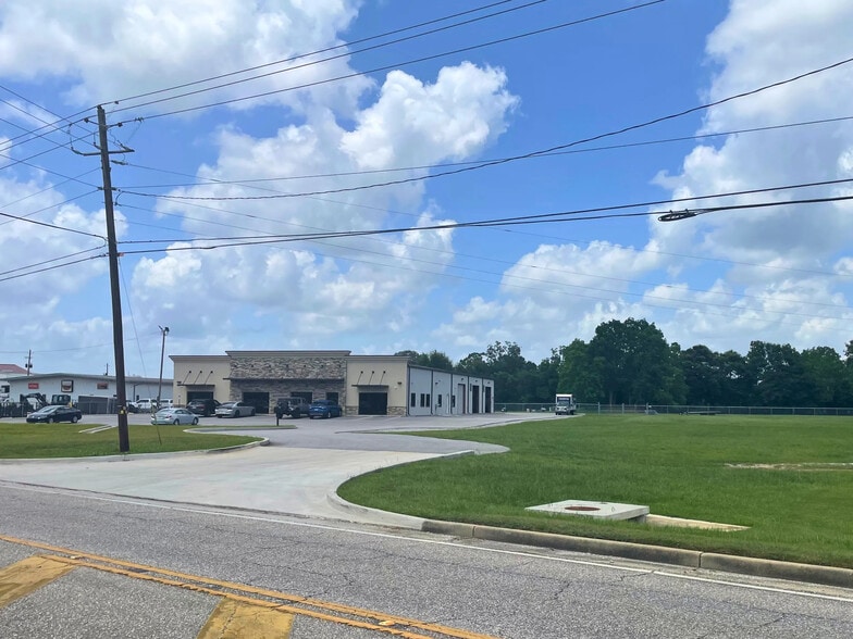 More Photos Of 8380 Tanner Williams Rd, Mobile Light Distribution For Lease