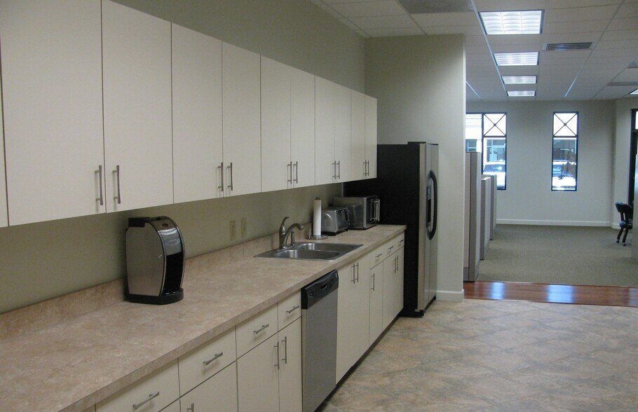 Primary Photo Of 7807 Baymeadows Rd E, Jacksonville Medical For Sale