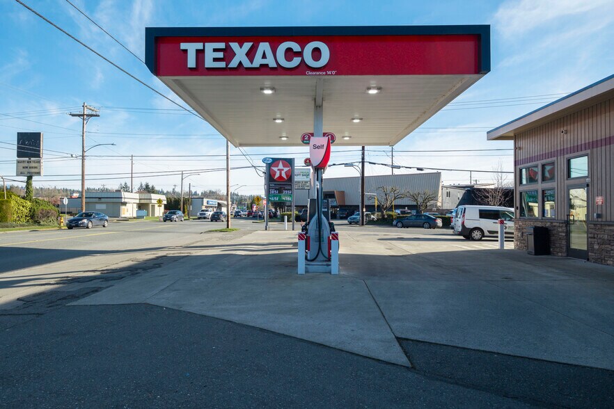 More Photos Of 701 2nd St, Snohomish Service Station For Sale