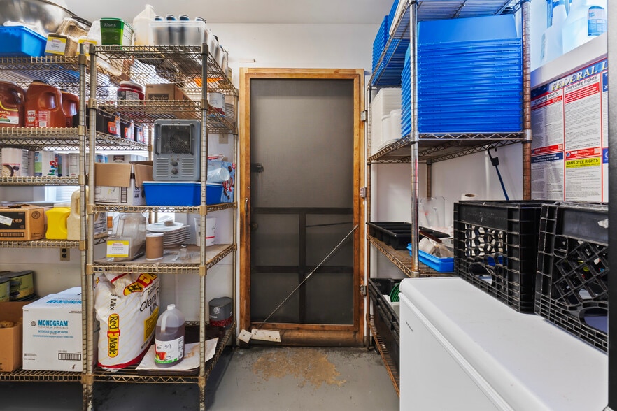 More Photos Of 52 Post Rd, Wells Restaurant For Sale