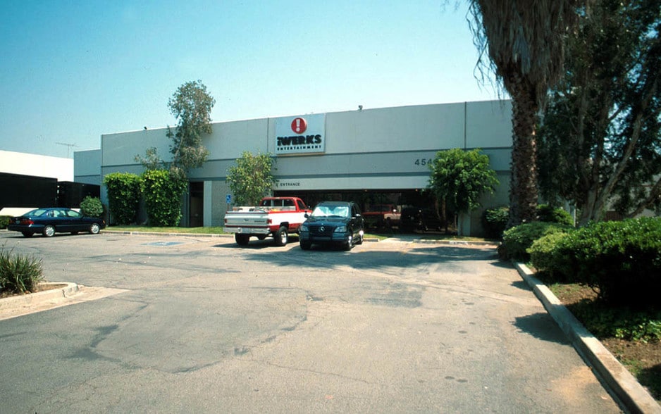 More Photos Of 4540 Valerio St, Burbank Warehouse For Lease