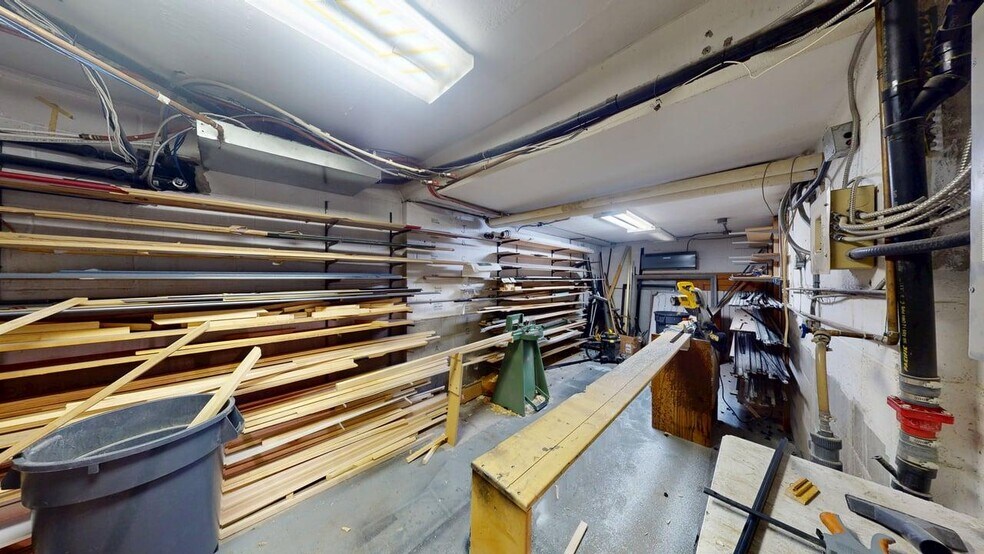 More Photos Of 800 Baker St, Cranbrook Storefront Retail Office For Sale