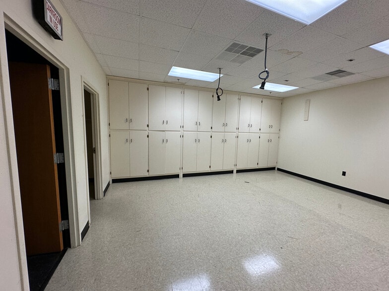 More Photos Of 3200 Wellons Blvd, New Bern Office For Lease