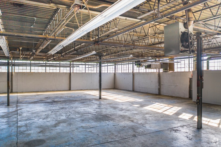 More Photos Of 170 Allen Blvd, Farmingdale Warehouse For Lease