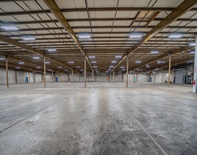 More Photos Of 55 Woodridge Dr, Amherst Manufacturing For Lease