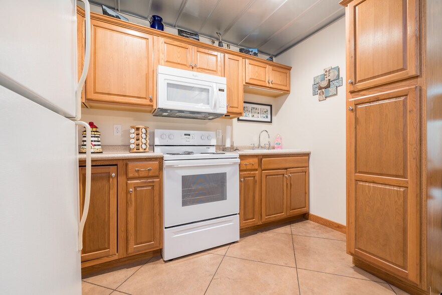 More Photos Of 113 E Kress St, Russells Point Flex For Sale
