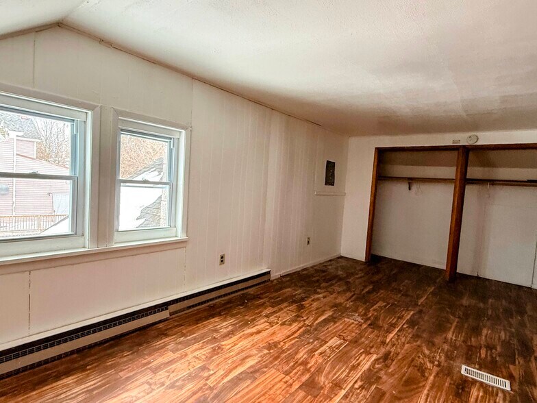 More Photos Of 6 Church St, Nassau Apartments For Sale