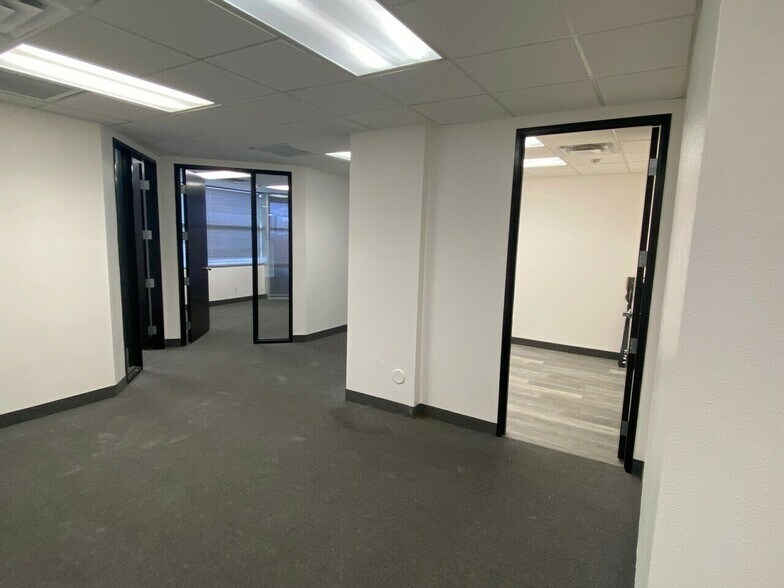 More Photos Of 1 W Deer Valley Rd, Phoenix Unknown For Lease