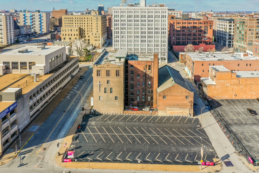 More Photos Of 1411 Locust St, Saint Louis Shelter For Sale