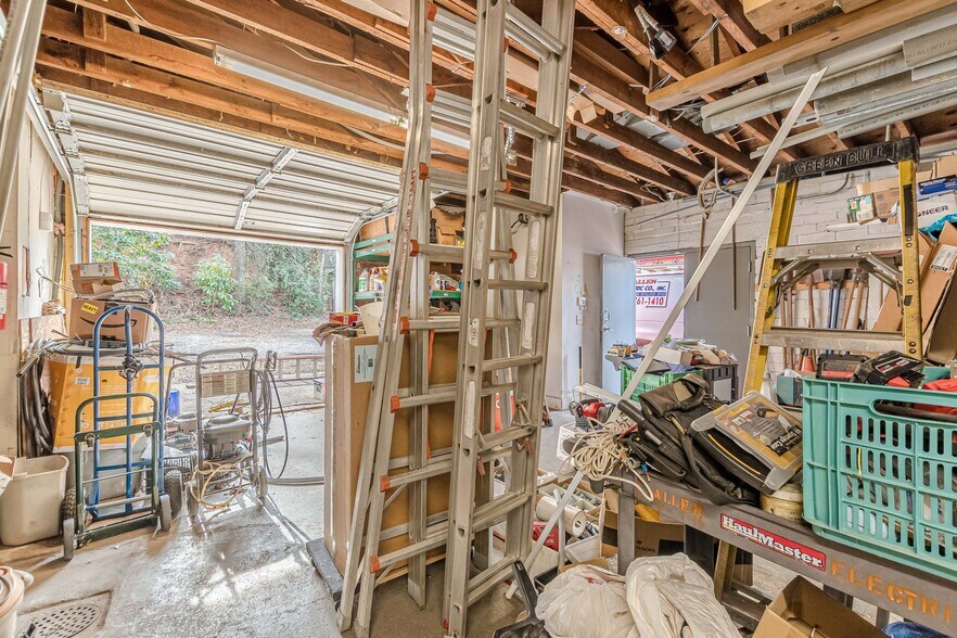 More Photos Of 614 King Arnold St, Hapeville Storefront Retail Office For Sale