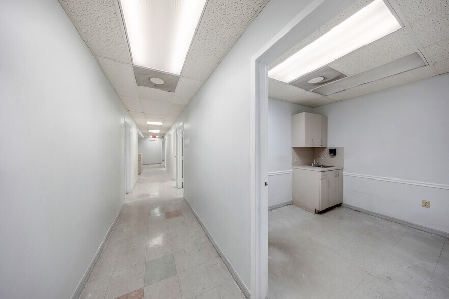 More Photos Of 2901 NW 17th Ave, Miami Office For Sale