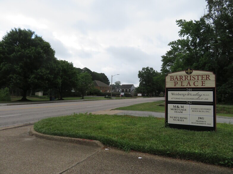 More Photos Of 742 Thimble Shoals Blvd, Newport News Office For Lease