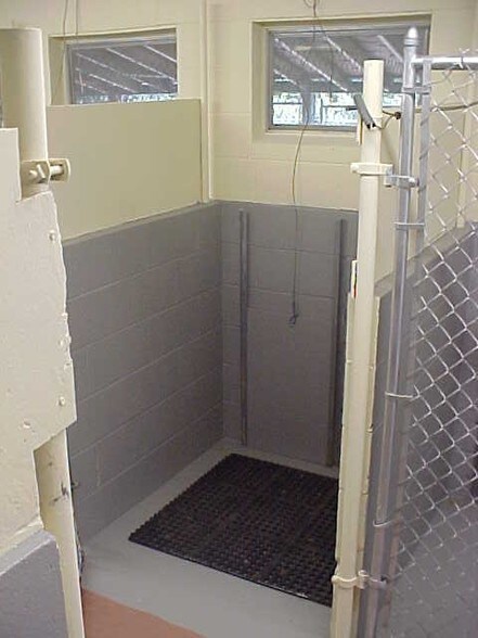 More Photos Of 152 Magnolia Ln, Middletown Veterinarian Kennel For Lease