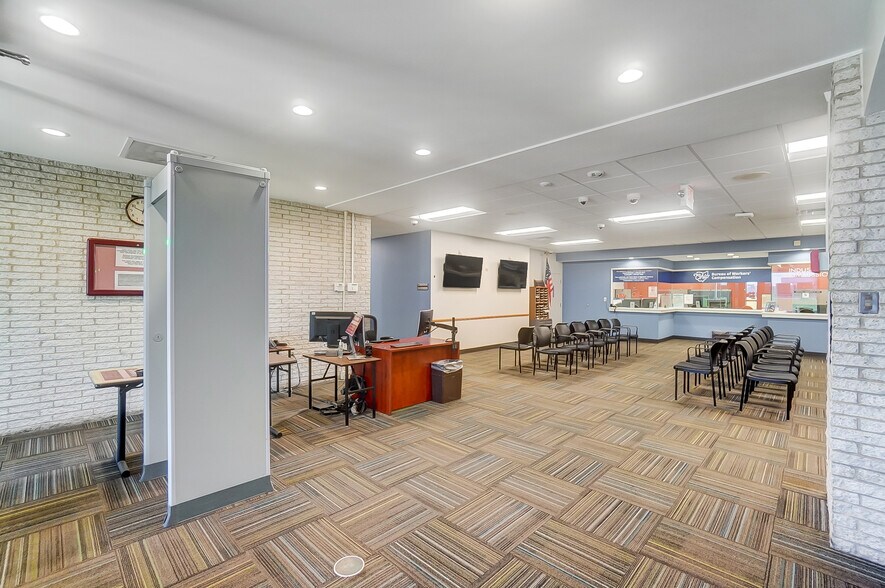 More Photos Of 2025 E 4th St, Lima Light Manufacturing For Lease