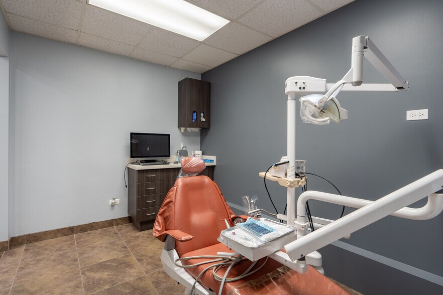More Photos Of 605-615 W Euclid Ave, Arlington Heights Medical For Lease