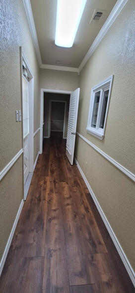More Photos Of 606 S Harbor Ct, Granbury Office For Lease