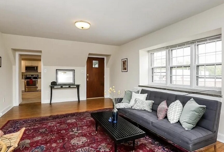 More Photos Of 1511 Bethlehem Pike, Flourtown Storefront Retail Residential For Sale